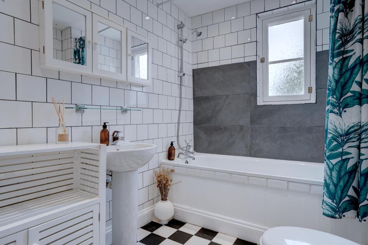 Stunning Designer Apartment In An Ancient Building Νόργουιτς Εξωτερικό φωτογραφία